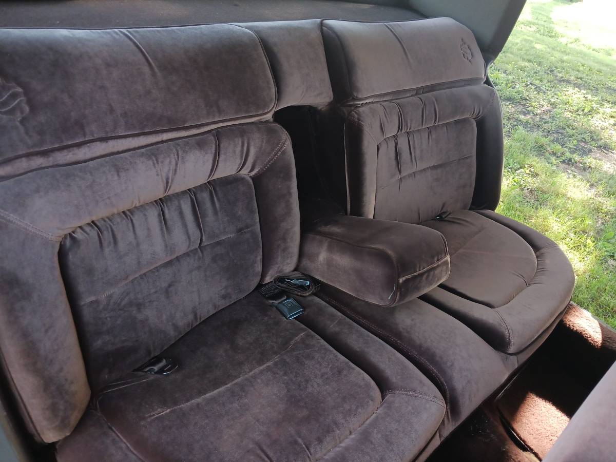 Oldsmobile-98-regency-1983-brown-2