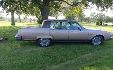 Oldsmobile-98-regency-1983-brown-20