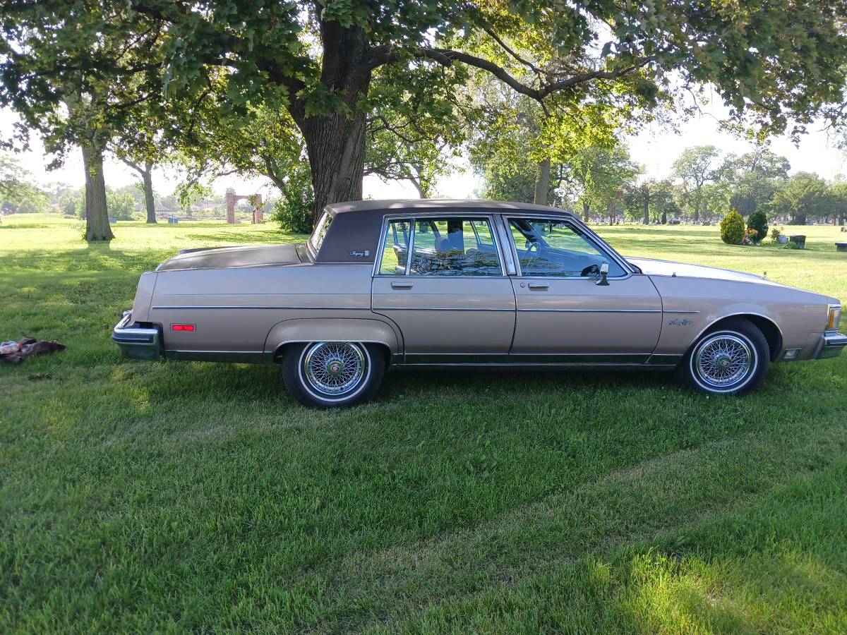 Oldsmobile-98-regency-1983-brown-20