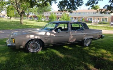 Oldsmobile-98-regency-1983-brown-3