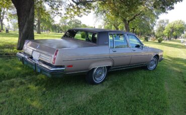 Oldsmobile-98-regency-1983-brown