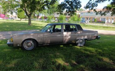 Oldsmobile-98-regency-1983-brown-6