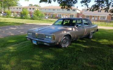 Oldsmobile-98-regency-1983-brown-7