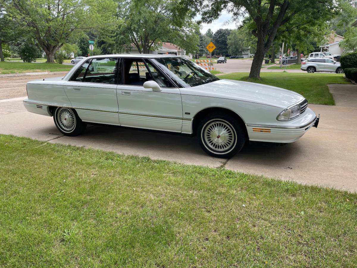 Oldsmobile-98-regency-1994-1