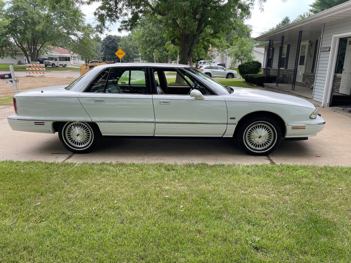 Oldsmobile-98-regency-1994-2