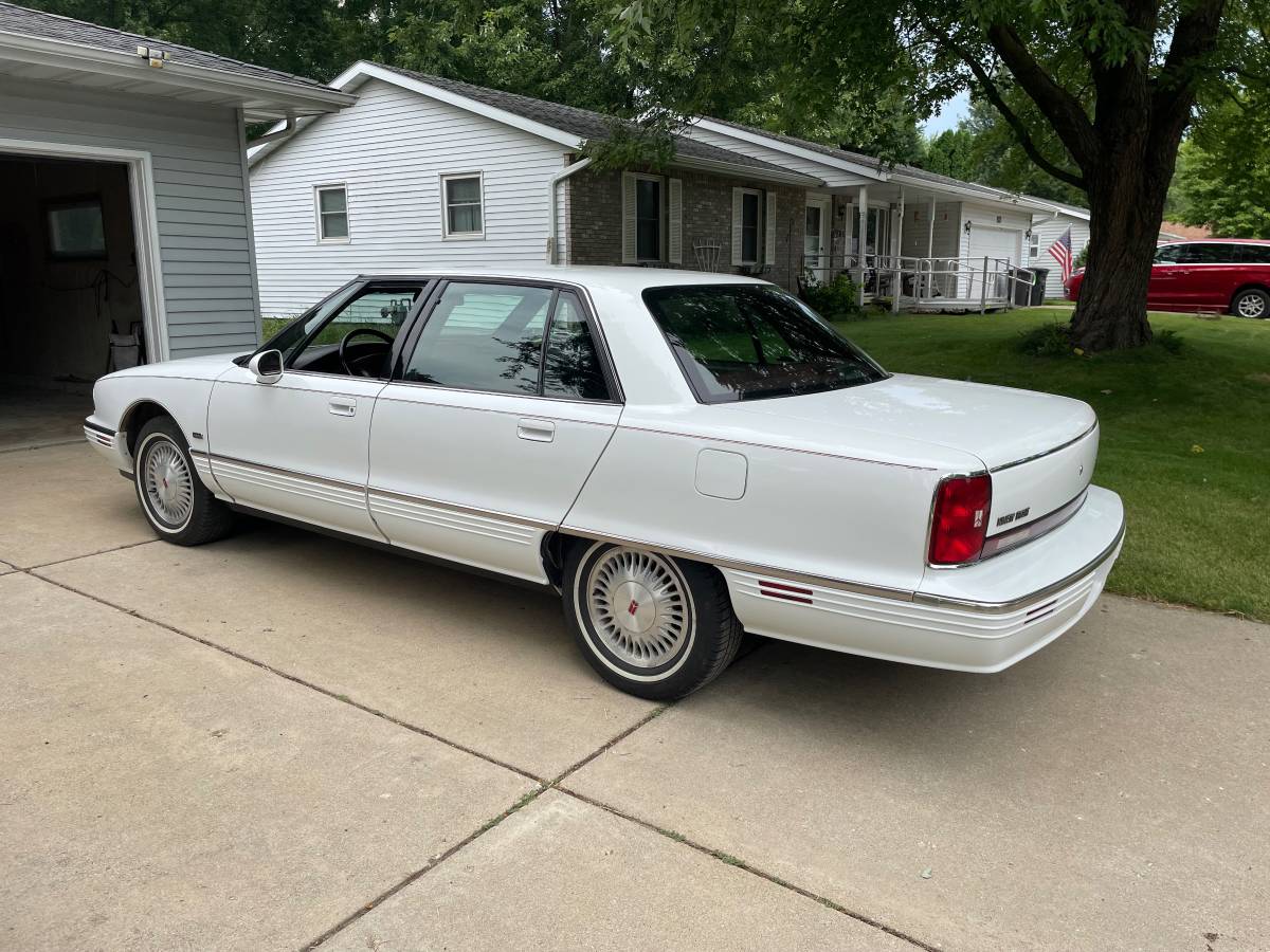 Oldsmobile-98-regency-1994-3