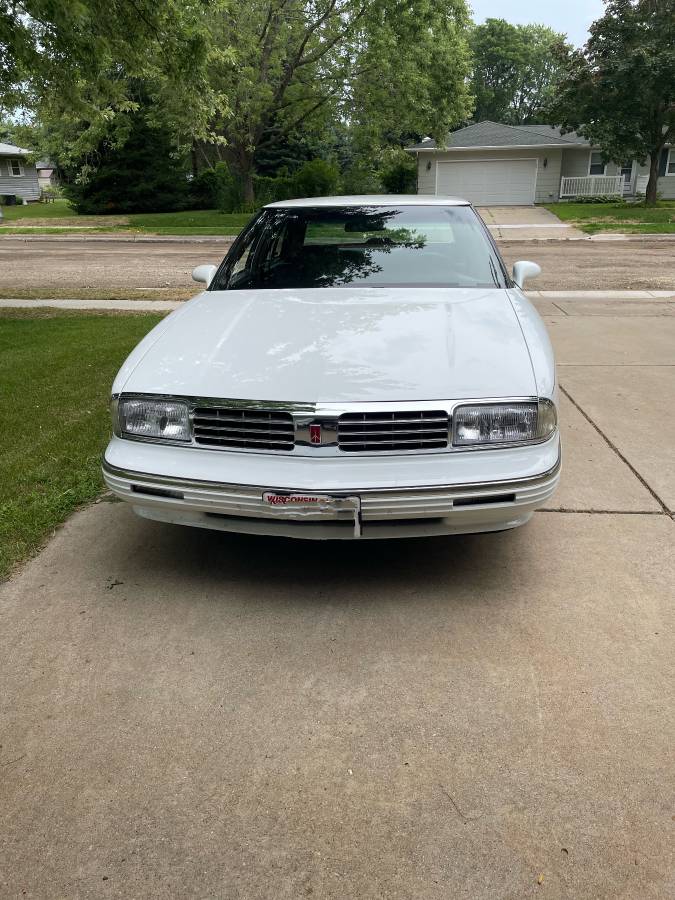 Oldsmobile-98-regency-1994-5