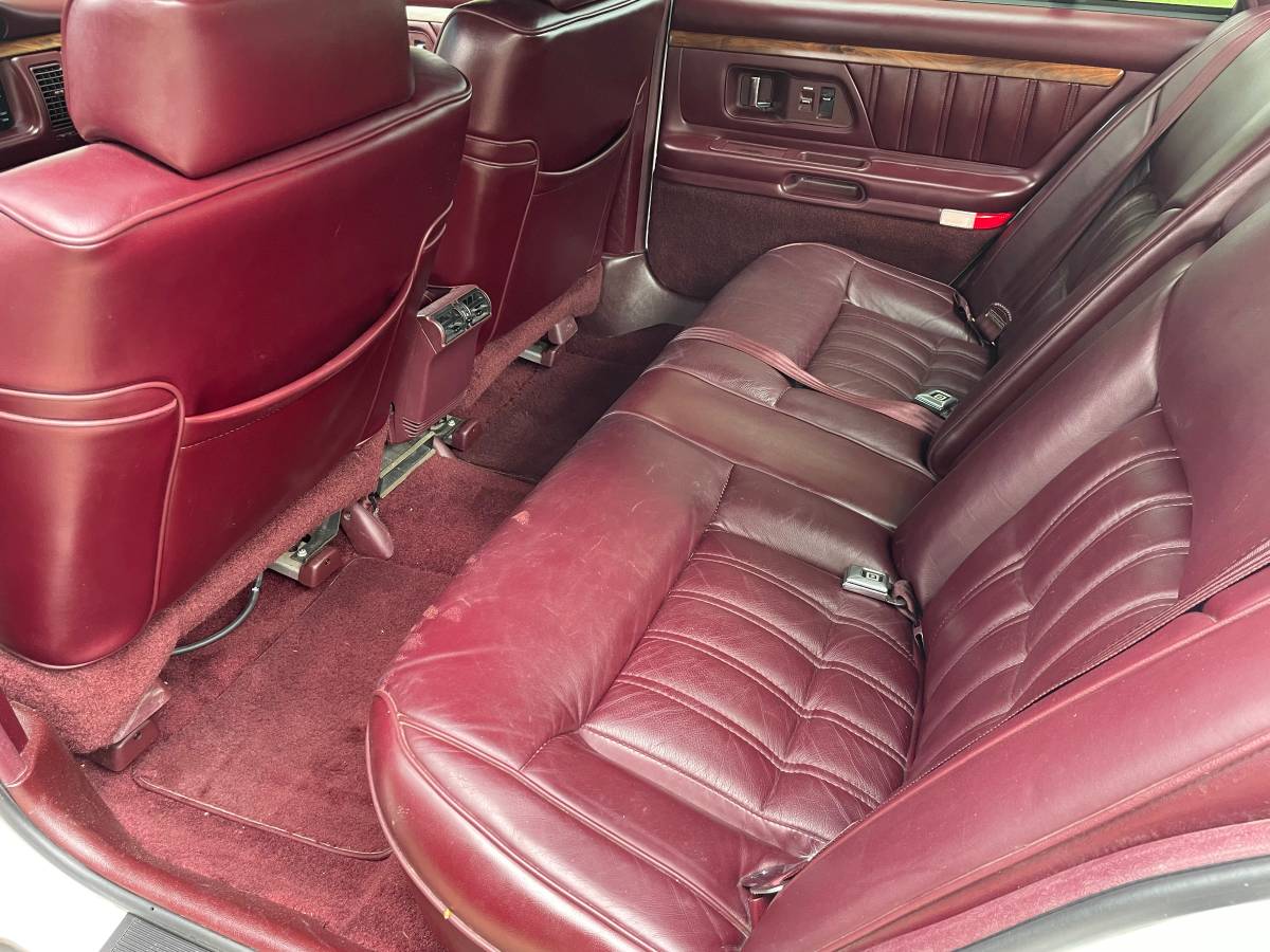 Oldsmobile-98-regency-1994-8