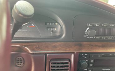 Oldsmobile-98-regency-1994-9
