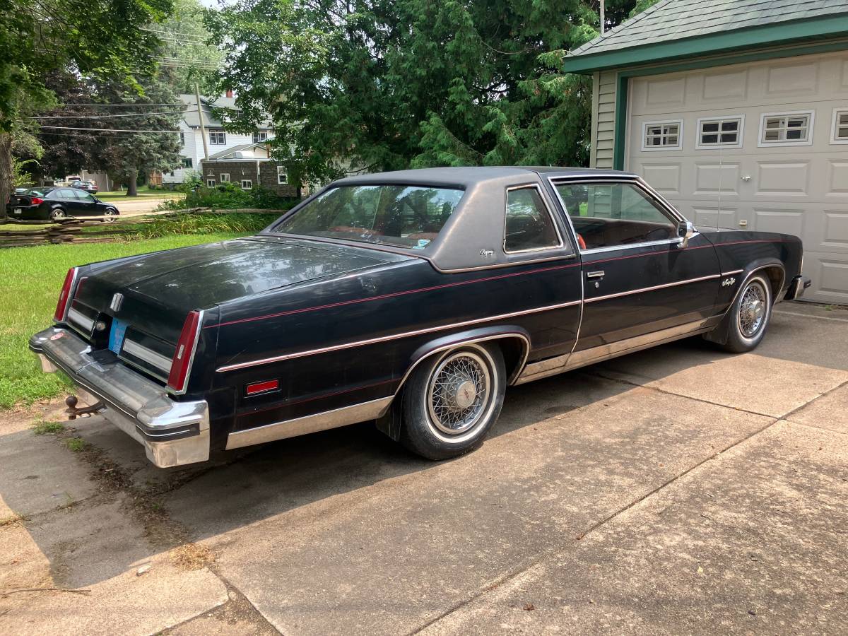 Oldsmobile-98-regency-2-door-coupe-1978-black-2