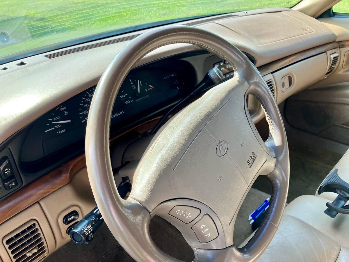 Oldsmobile-98-regency-elite-1995-14
