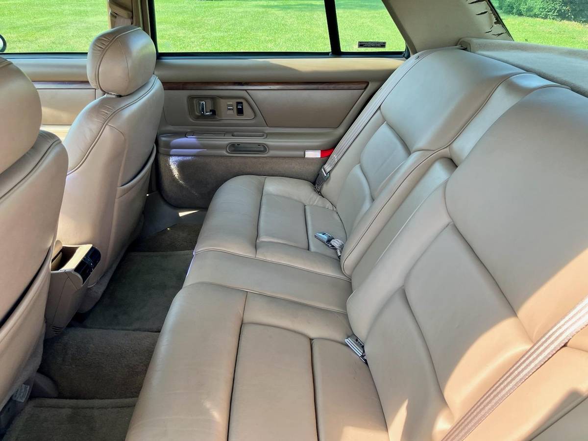 Oldsmobile-98-regency-elite-1995-16