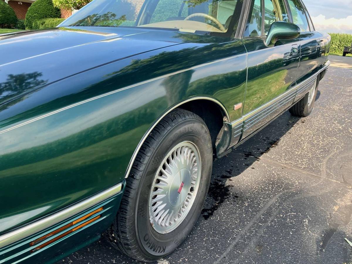 Oldsmobile-98-regency-elite-1995-4
