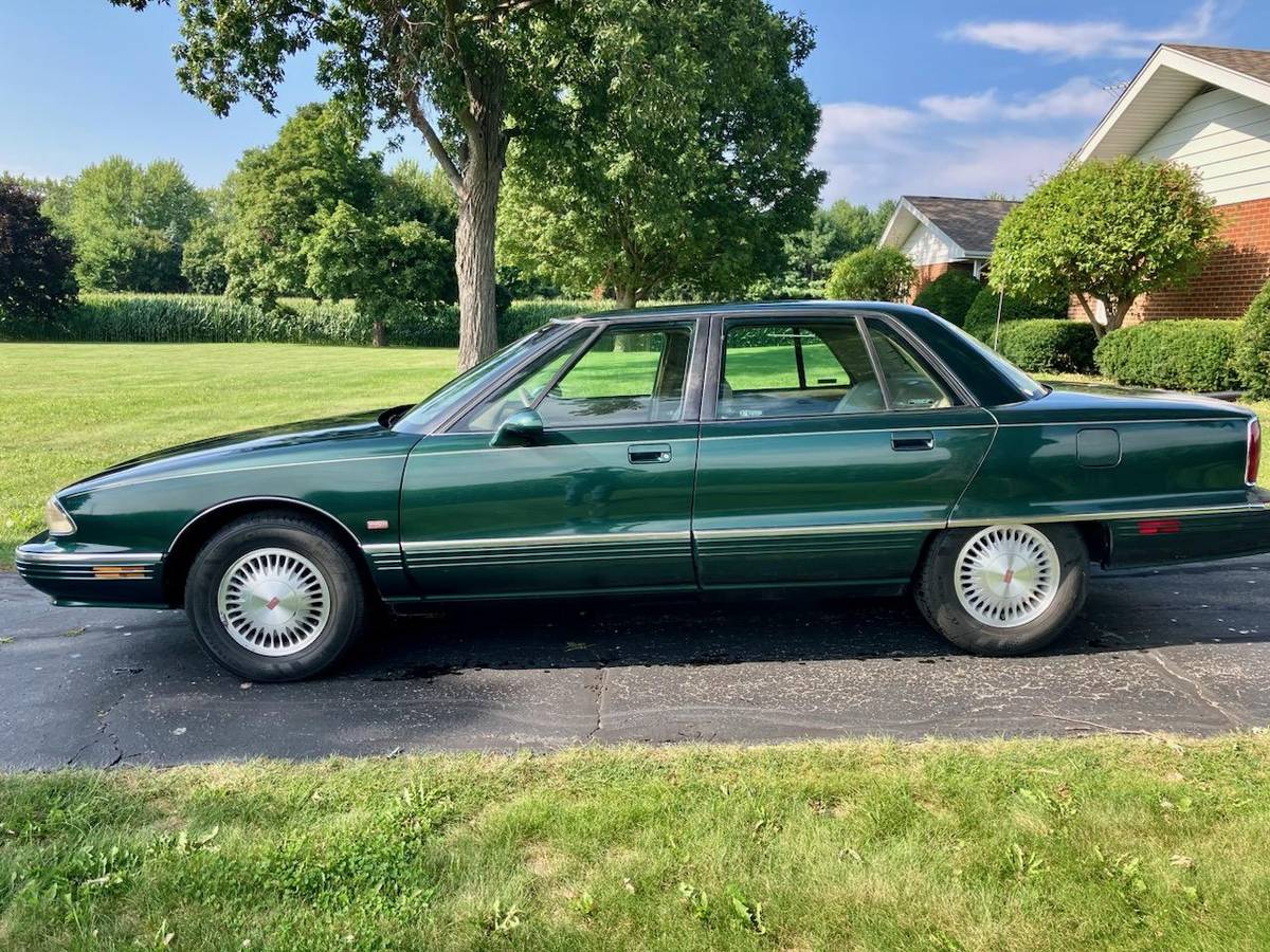 Oldsmobile-98-regency-elite-1995