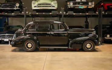 Oldsmobile-Custom-LS3-V8-Model-F38-Touring-1938-4-Door-Sedan-2
