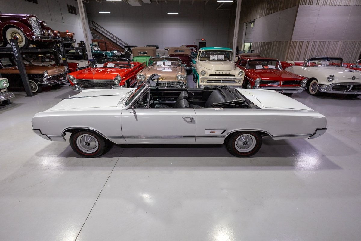 Oldsmobile-Cutlass-1965-Convertible-11