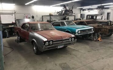 Oldsmobile-Cutlass-1966-Red-1