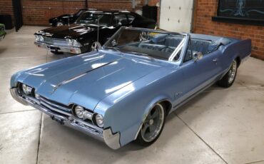 Oldsmobile-Cutlass-1967-Blue-Metallic-Blue