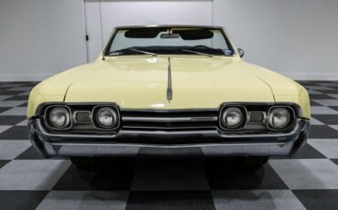 Oldsmobile-Cutlass-1967-Yellow-BLACK-1