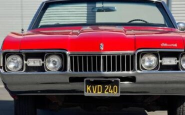 Oldsmobile-Cutlass-1968-Red