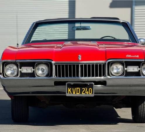 Oldsmobile-Cutlass-1968-Red