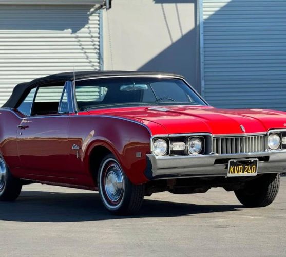 Oldsmobile-Cutlass-1968-Red-3