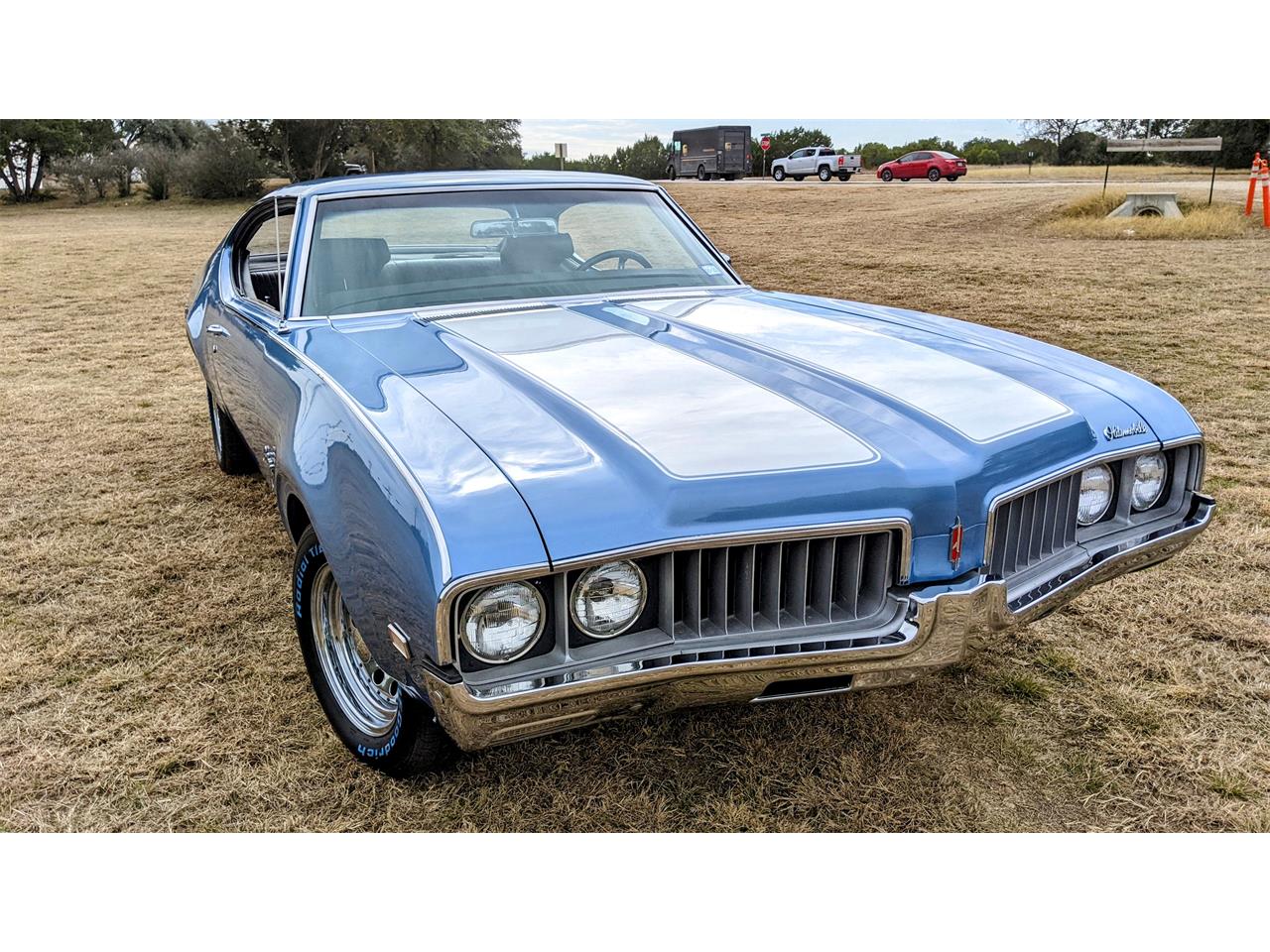 Oldsmobile-Cutlass-1969-Blue-Black-1