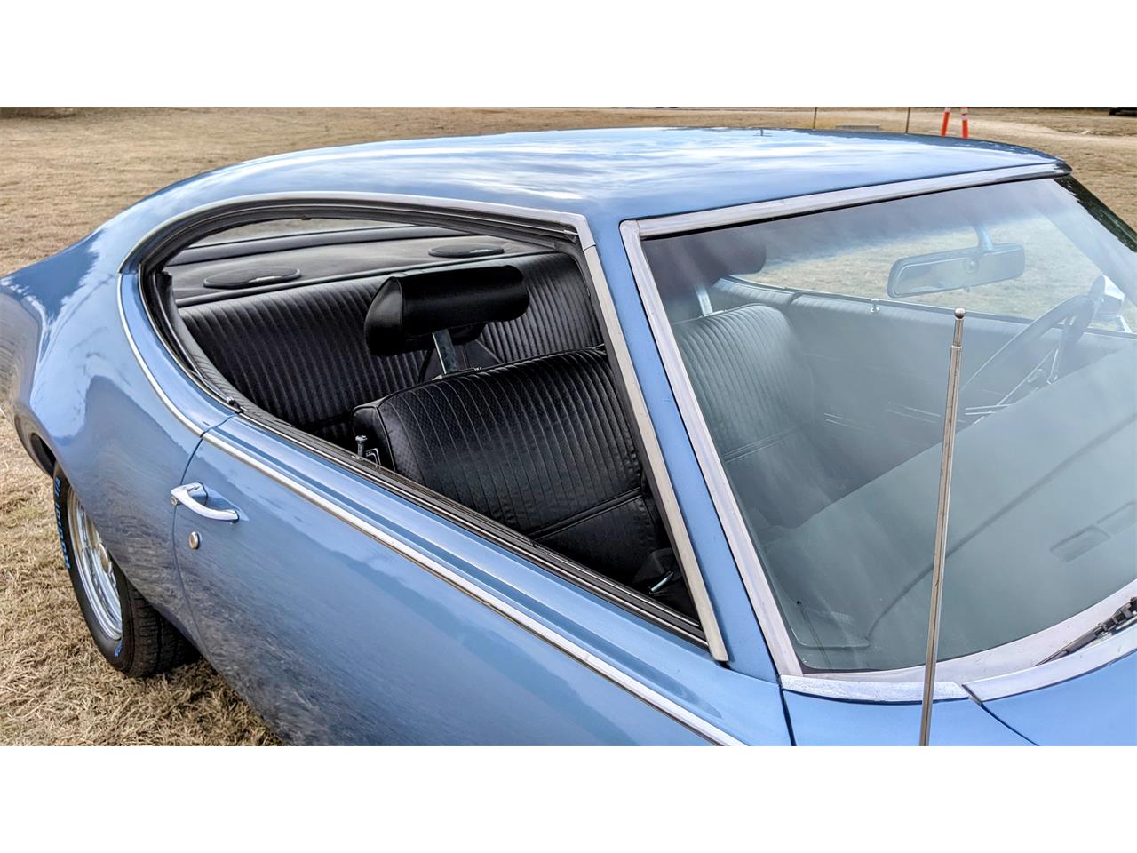 Oldsmobile-Cutlass-1969-Blue-Black-2