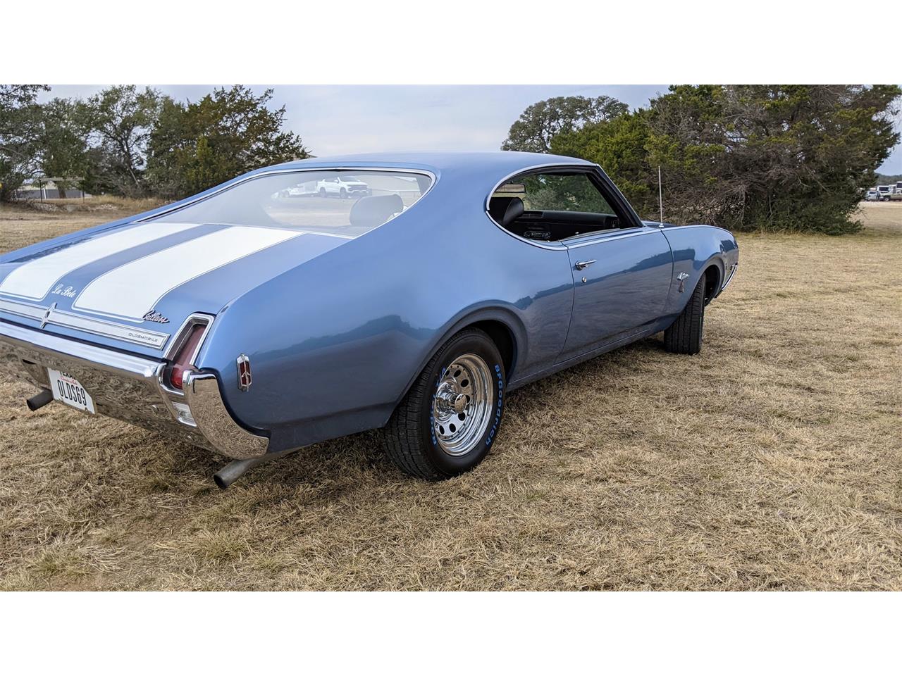 Oldsmobile-Cutlass-1969-Blue-Black-3