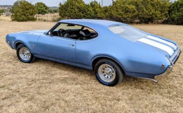 Oldsmobile-Cutlass-1969-Coupe-2