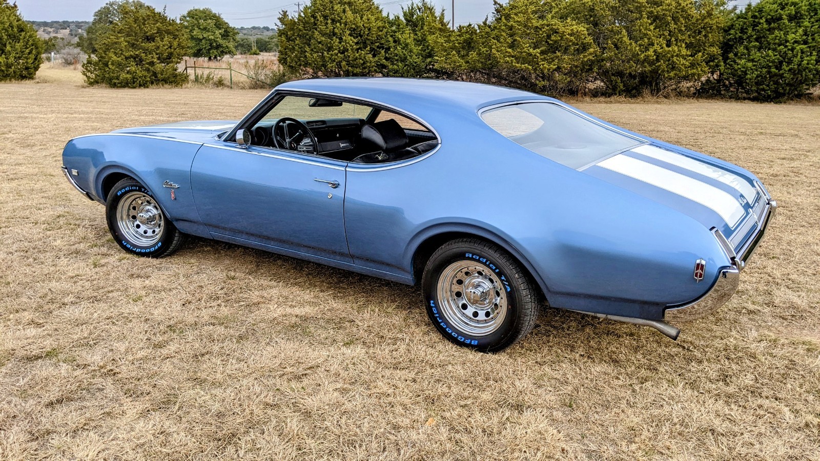 Oldsmobile-Cutlass-1969-Coupe-2