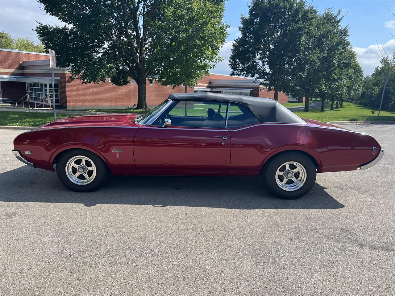 Oldsmobile-Cutlass-1969-Crystal-Rock-Red-Black-4