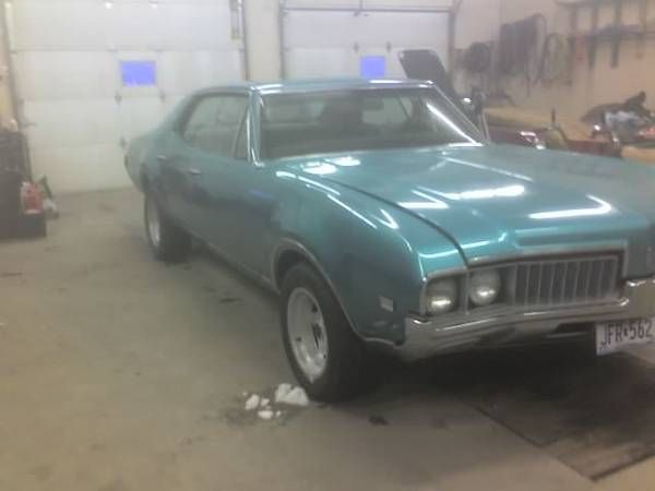 Oldsmobile-Cutlass-1969-Custom-2
