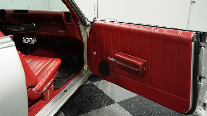 Oldsmobile-Cutlass-1969-Platinum-Red-11