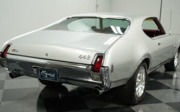 Oldsmobile-Cutlass-1969-Platinum-Red-13