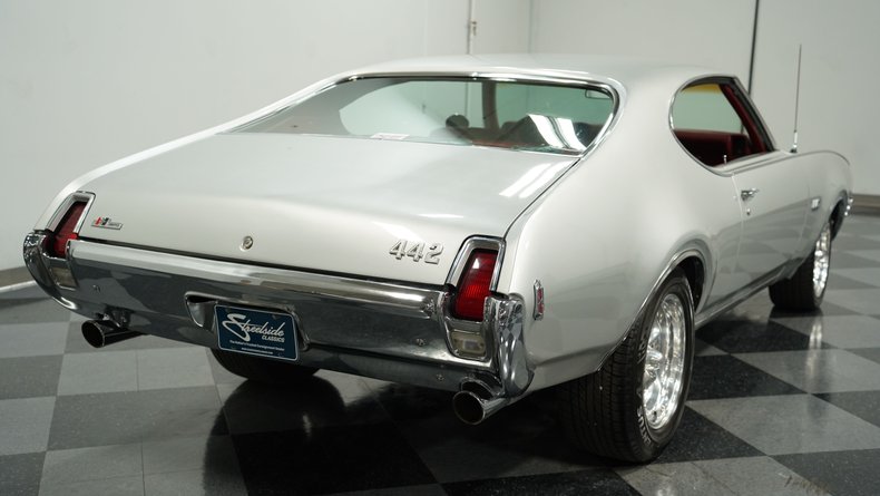 Oldsmobile-Cutlass-1969-Platinum-Red-13