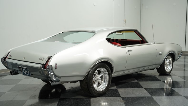 Oldsmobile-Cutlass-1969-Platinum-Red-14