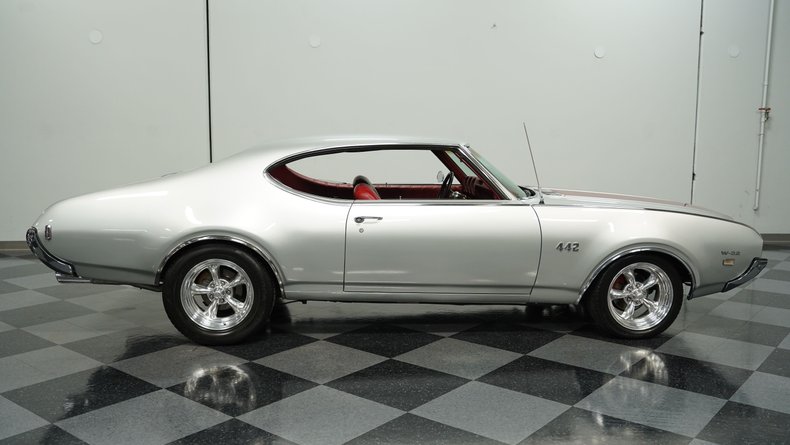 Oldsmobile-Cutlass-1969-Platinum-Red-15