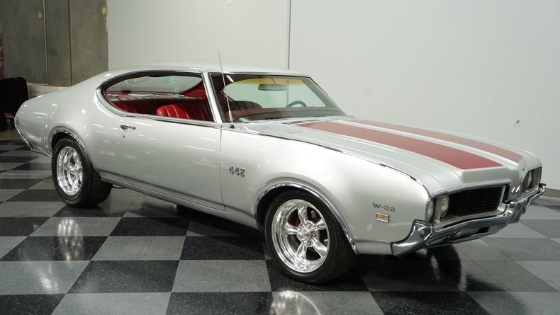 Oldsmobile-Cutlass-1969-Platinum-Red-16