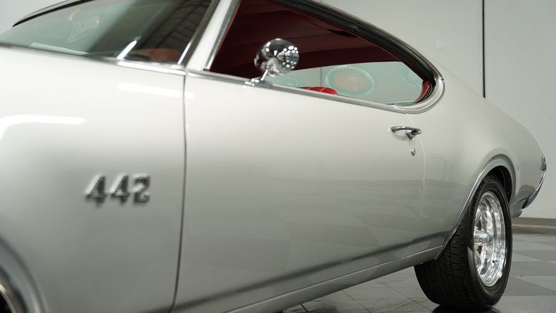 Oldsmobile-Cutlass-1969-Platinum-Red-22