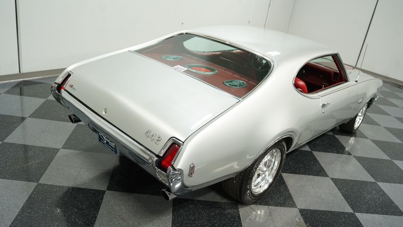 Oldsmobile-Cutlass-1969-Platinum-Red-26