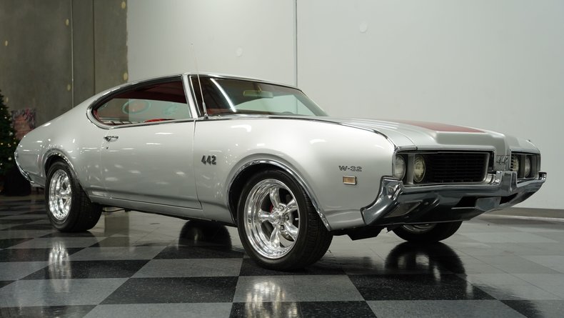 Oldsmobile-Cutlass-1969-Platinum-Red-29