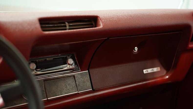 Oldsmobile-Cutlass-1969-Platinum-Red-36