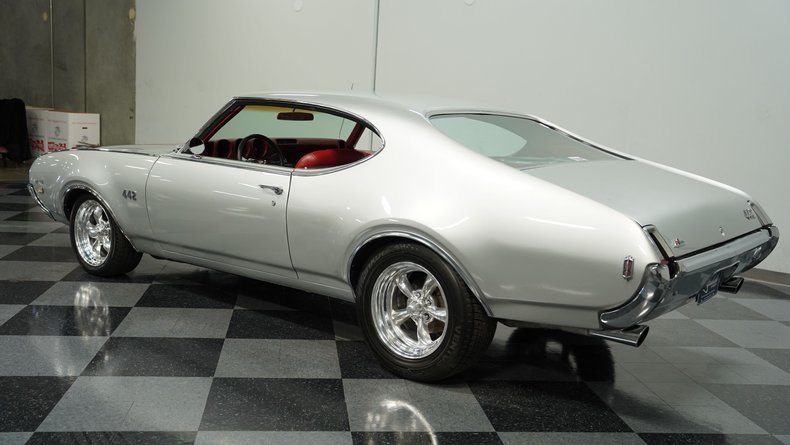 Oldsmobile-Cutlass-1969-Platinum-Red-4