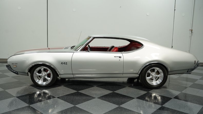 Oldsmobile-Cutlass-1969-Platinum-Red