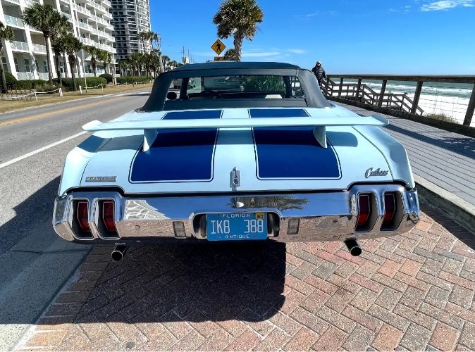 Oldsmobile-Cutlass-1972-Blue-White-Vinyl-1