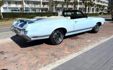 Oldsmobile-Cutlass-1972-Blue-White-Vinyl