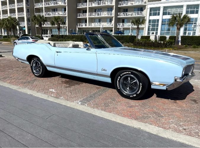 Oldsmobile-Cutlass-1972-Blue-White-Vinyl-7