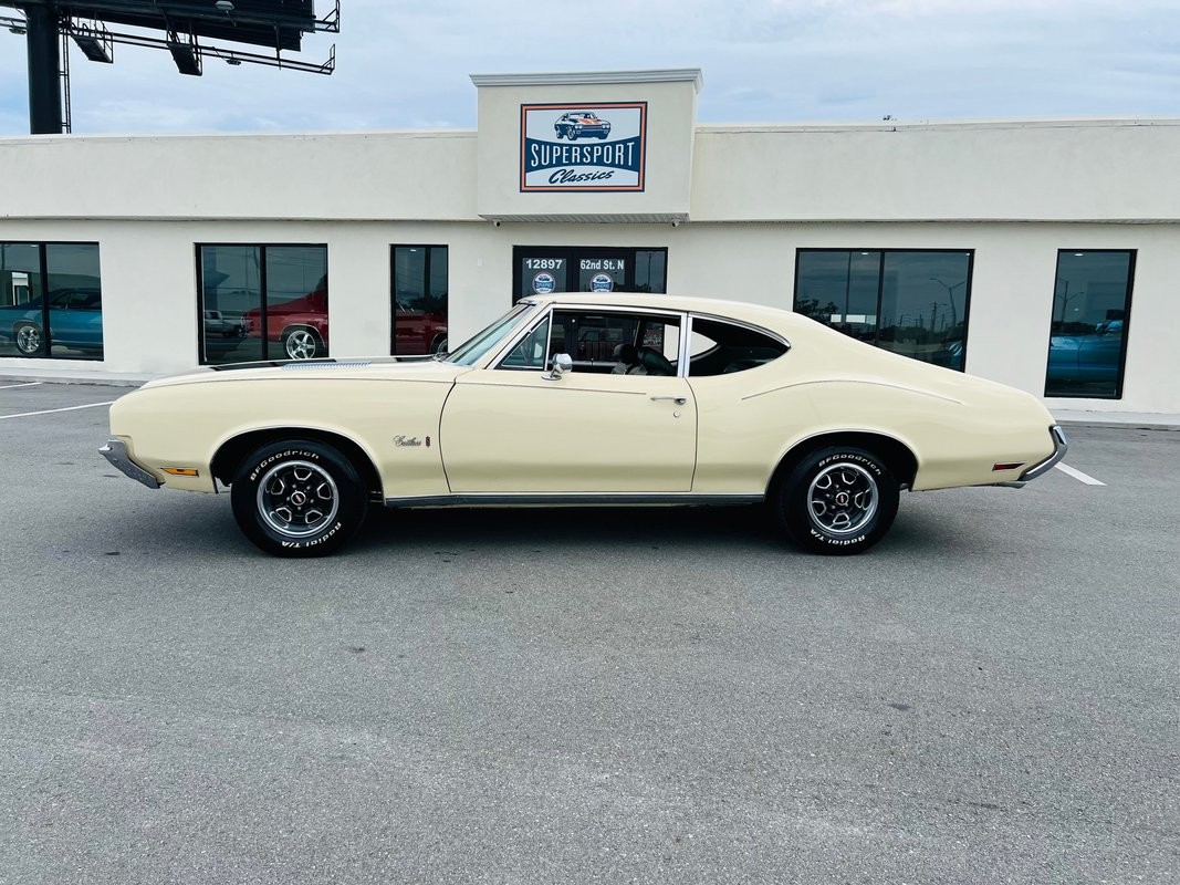 Oldsmobile-Cutlass-1972-Coupe-1