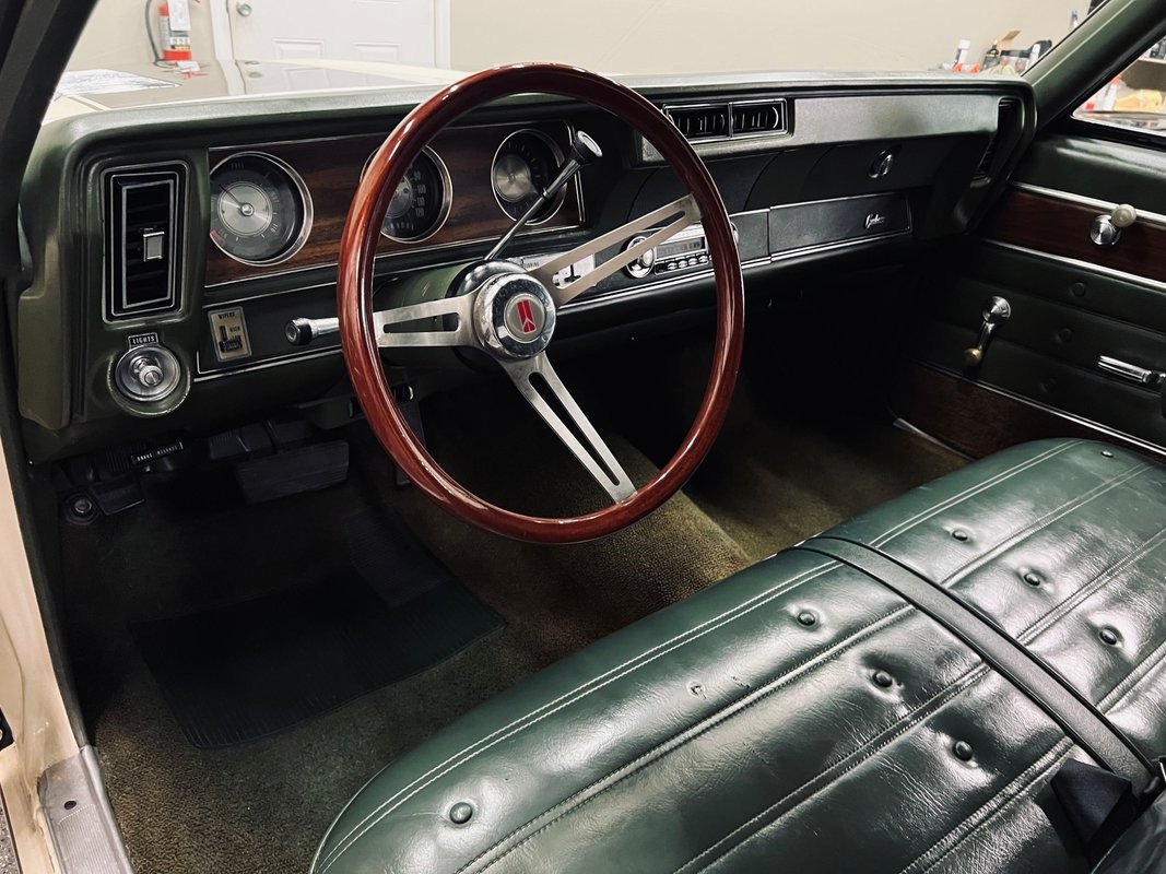 Oldsmobile-Cutlass-1972-Coupe-15